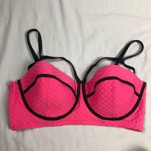 3 for $10 👏🏻 Pink Structured Bikini Top